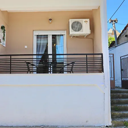 Dina's In Iraklitsa Lejlighed